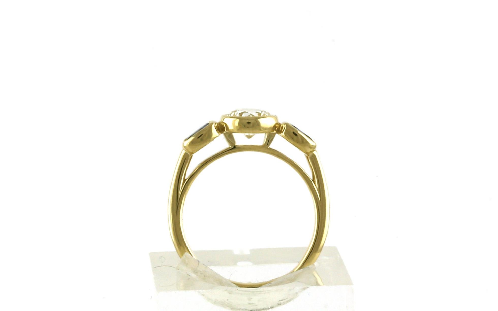 Bezel-set 3-stone Diamond and cushion-cut Montana Yogo Sapphire ring in yellow gold (1.52cts TWT) side