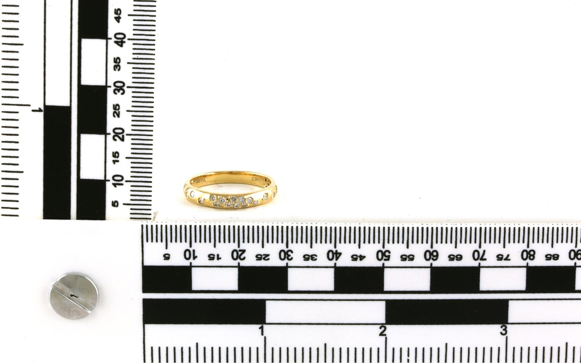 Cluster-Style Flush-Set Diamond Band Fashion Ring in Yellow Gold (0.20cts TWT) scale