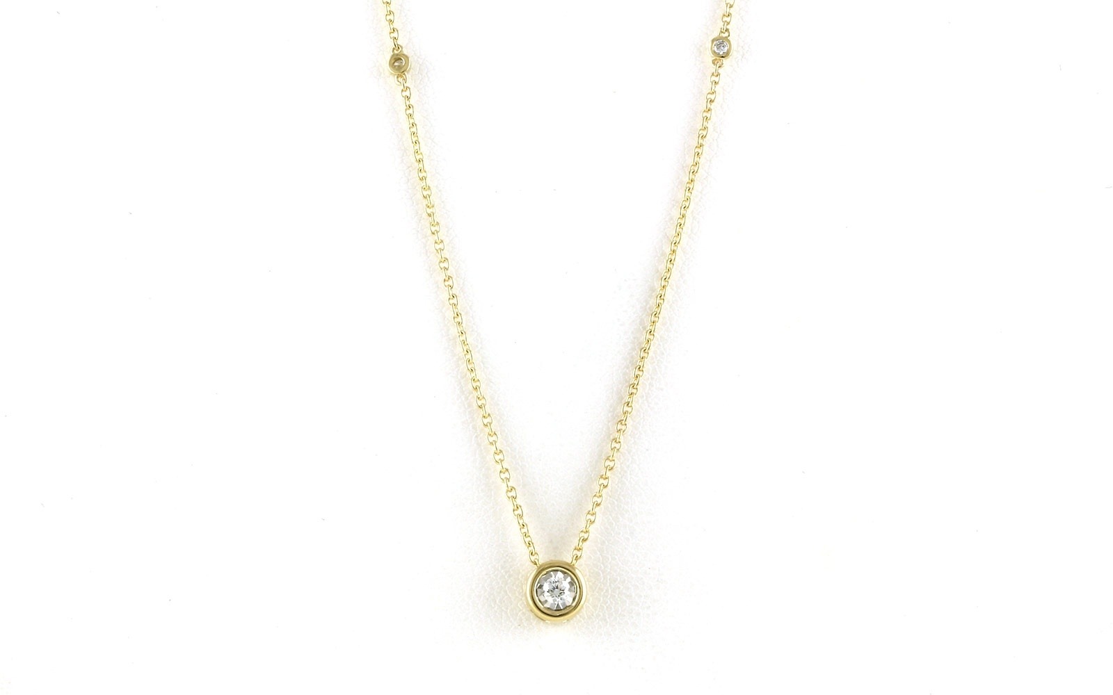 Illusion-Set Diamond Pendant with Diamond Stations in Yellow Gold (0.10ctw TWT)