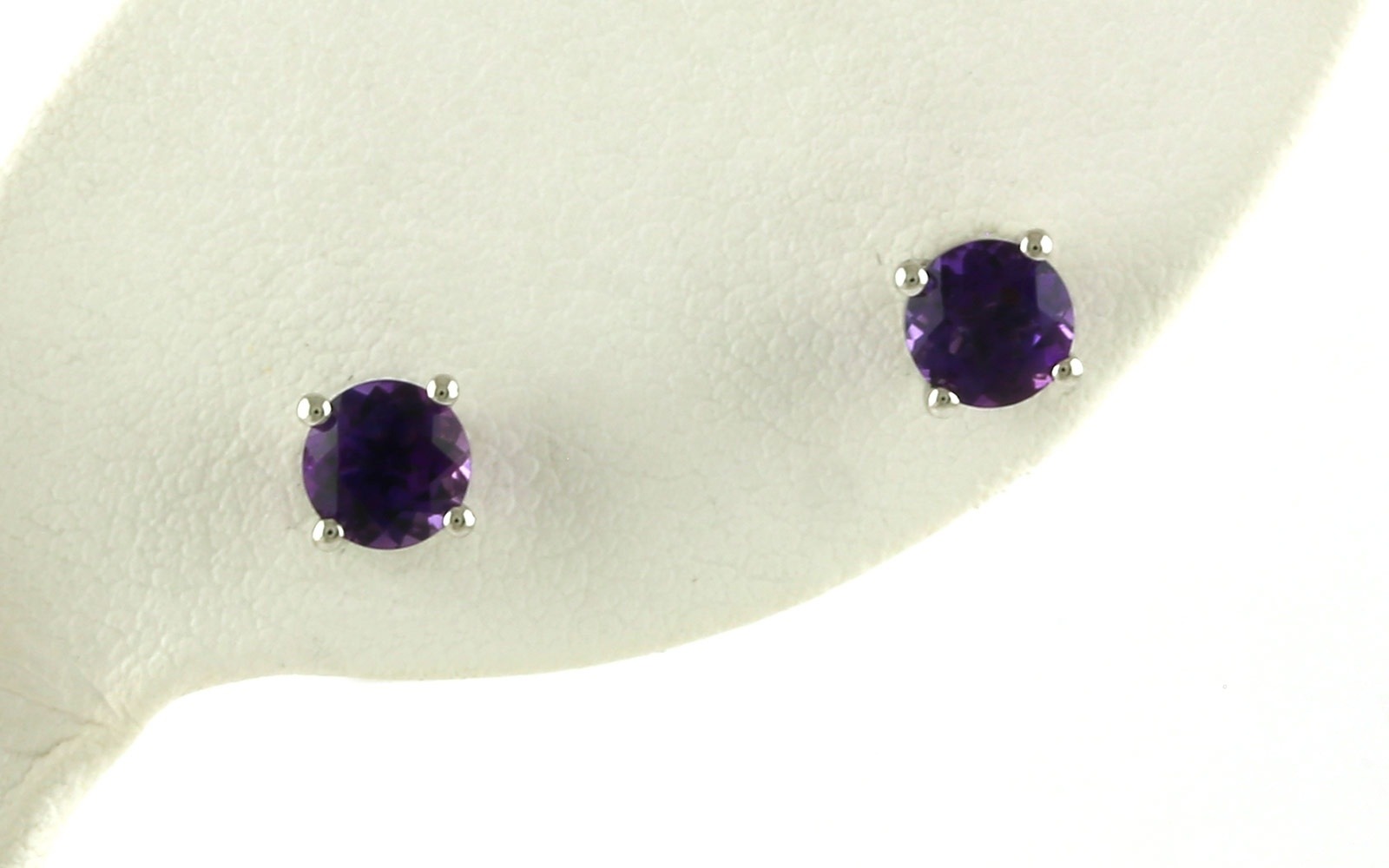 Amethyst Stud Earrings in White Gold (0.90cts TWT)