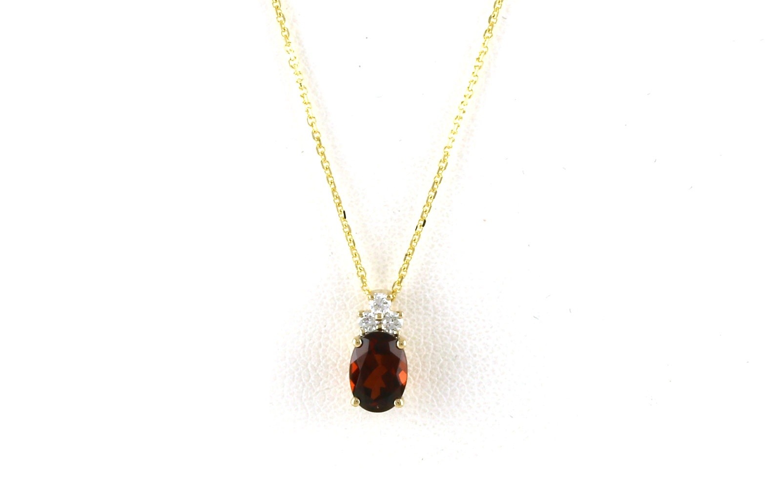 Accented Oval Slide Garnet and Diamond Necklace in Yellow Gold (1.10cts TWT)
