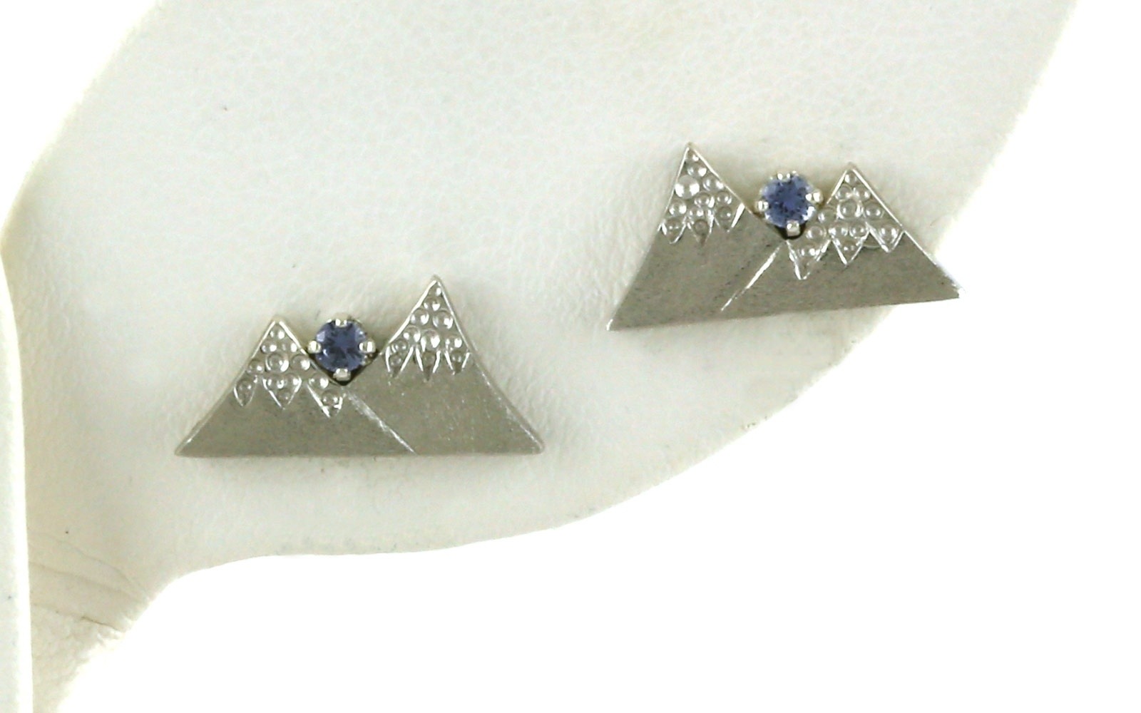 2 Peak Mountain Montana Yogo Sapphire Stud Earrings in Sterling Silver (0.06cts TWT)