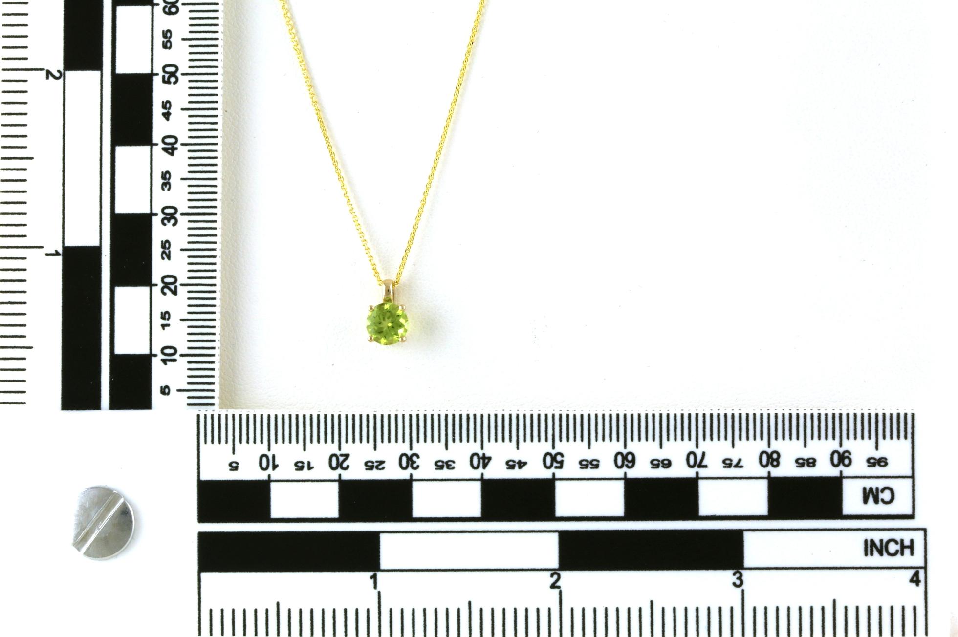 Peridot Solitaire Necklace in Yellow Gold (0.91ct) scale