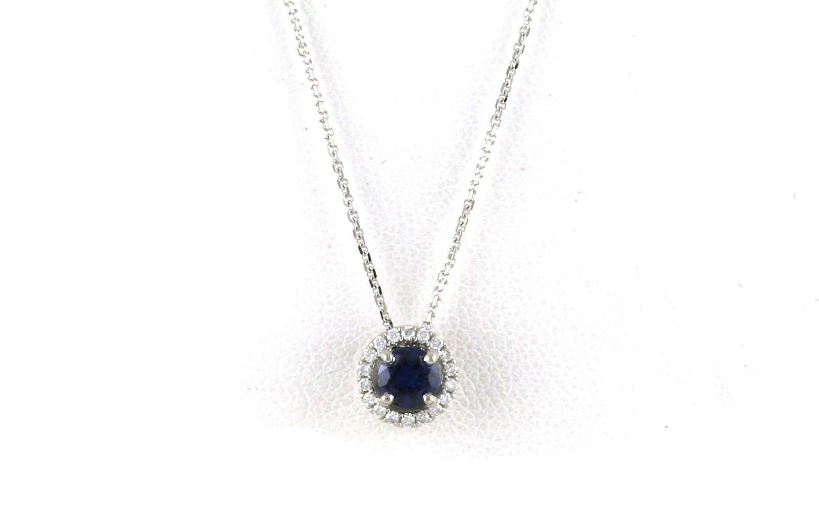 Montana Yogo Sapphire and Diamond Halo Necklace in White Gold (0.44cts TWT)