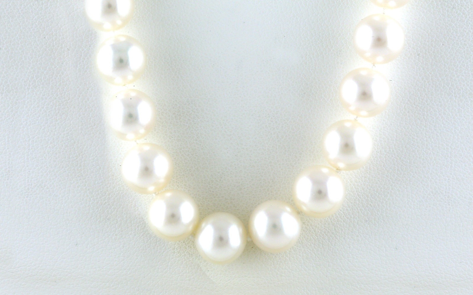 Freshwater Pearl Knotted Strand with White Gold Clasp (8.50 - 9.00mm)
