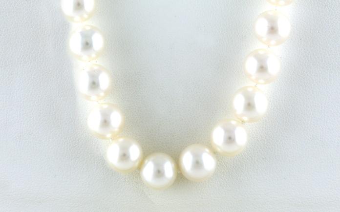content/products/Freshwater Pearl Knotted Strand with White Gold Clasp (8.50 - 9.00mm)