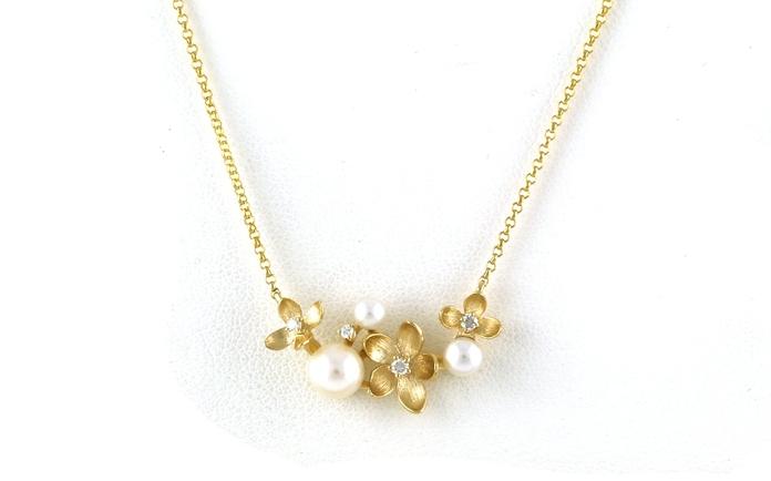 content/products/Floral Cluster Pearl and Diamond Fixed Chain Necklace in Yellow Gold (0.06cts TWT)