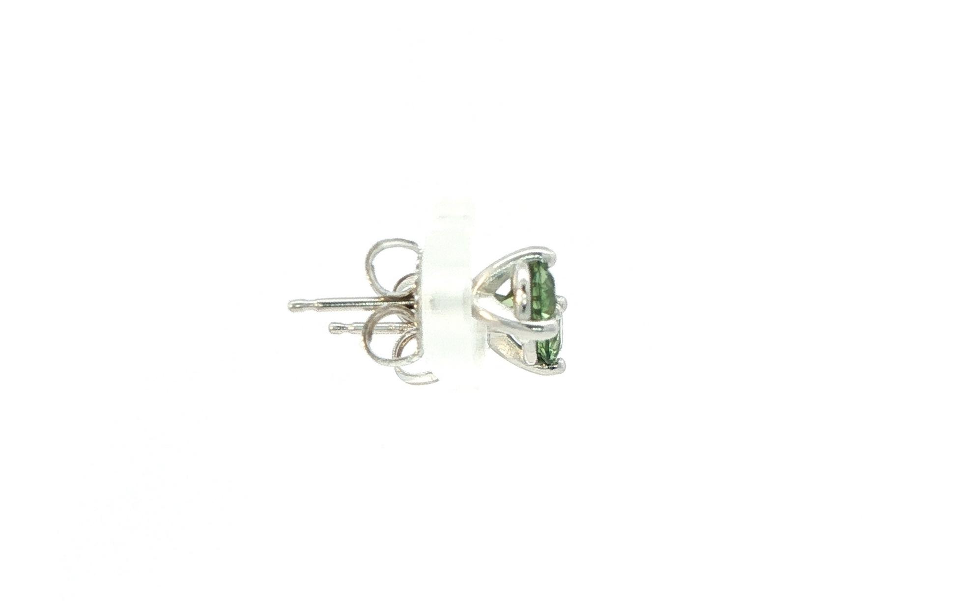 3-Prong Basket-Set Green Montana Sapphires Stud Earrings in White Gold (0.81cts TWT) sdie