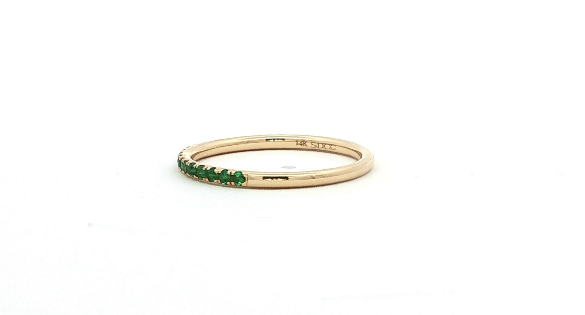 17-Stone Prong-Set Diamond Ring in Yellow Gold (0.20cts TWT) side