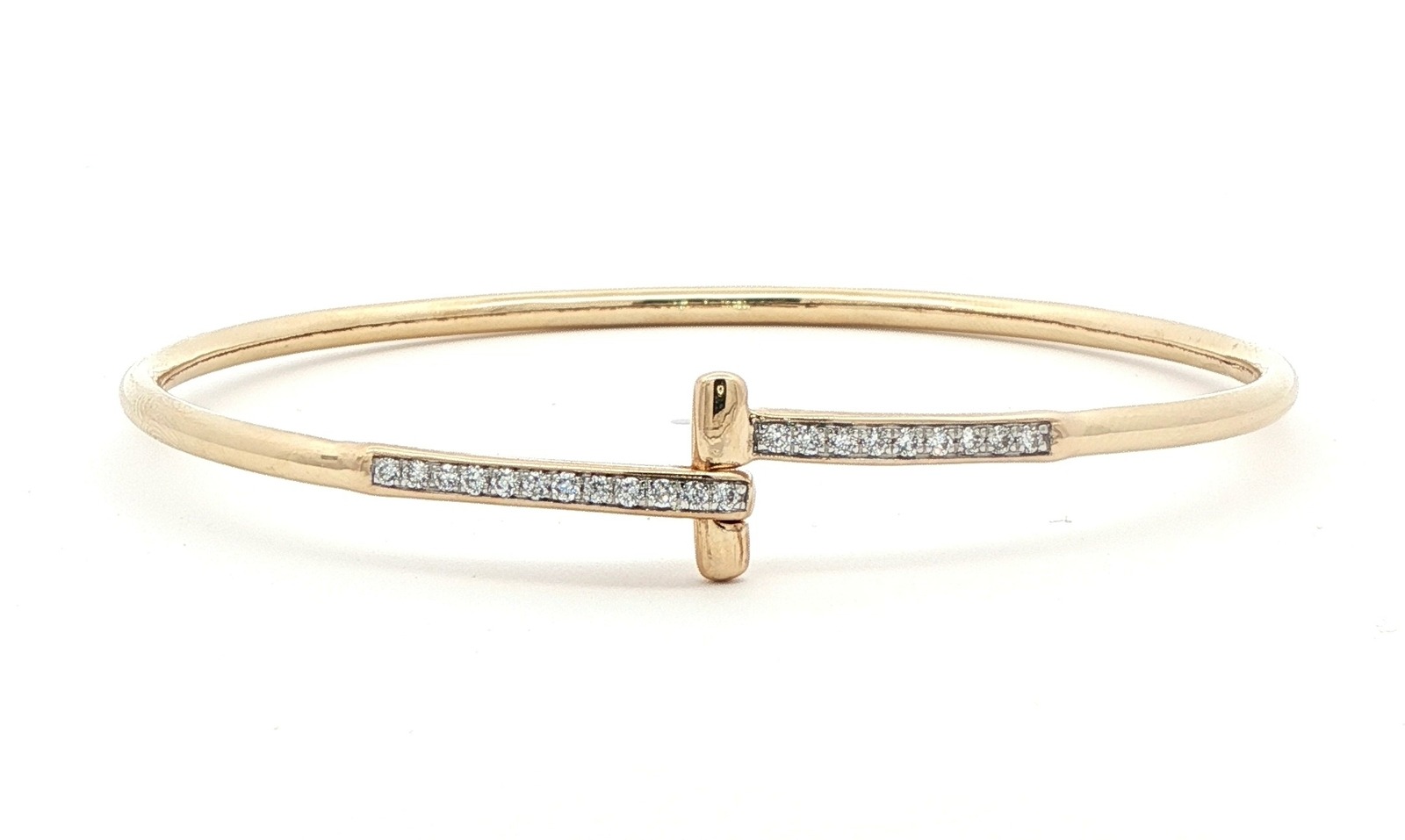 Overlap Style Diamond Pave Bangle Bracelet in Yellow Gold (0.25cts TWT)