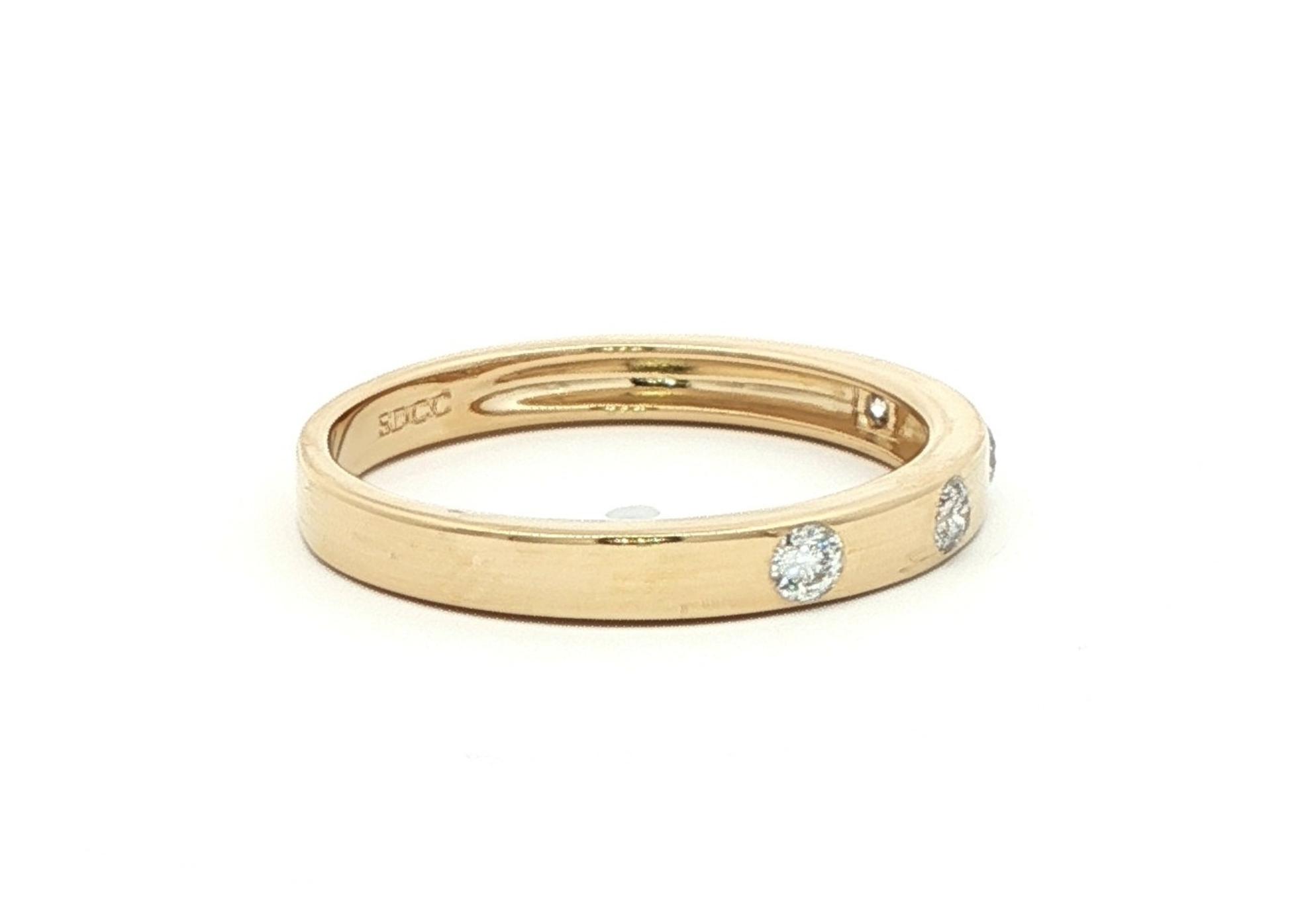 4-Stone Flush-Set Diamond Band in Yellow Gold (0.25cts TWT) side