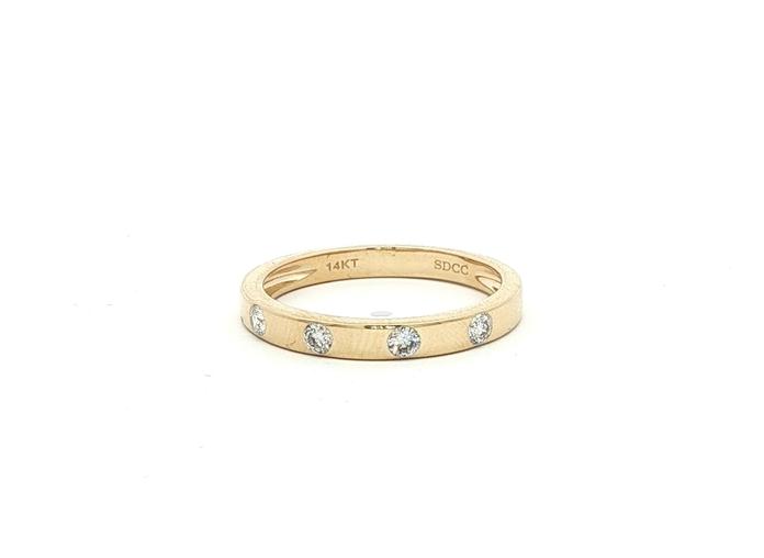 content/products/4-Stone Flush-Set Diamond Band in Yellow Gold (0.25cts TWT)