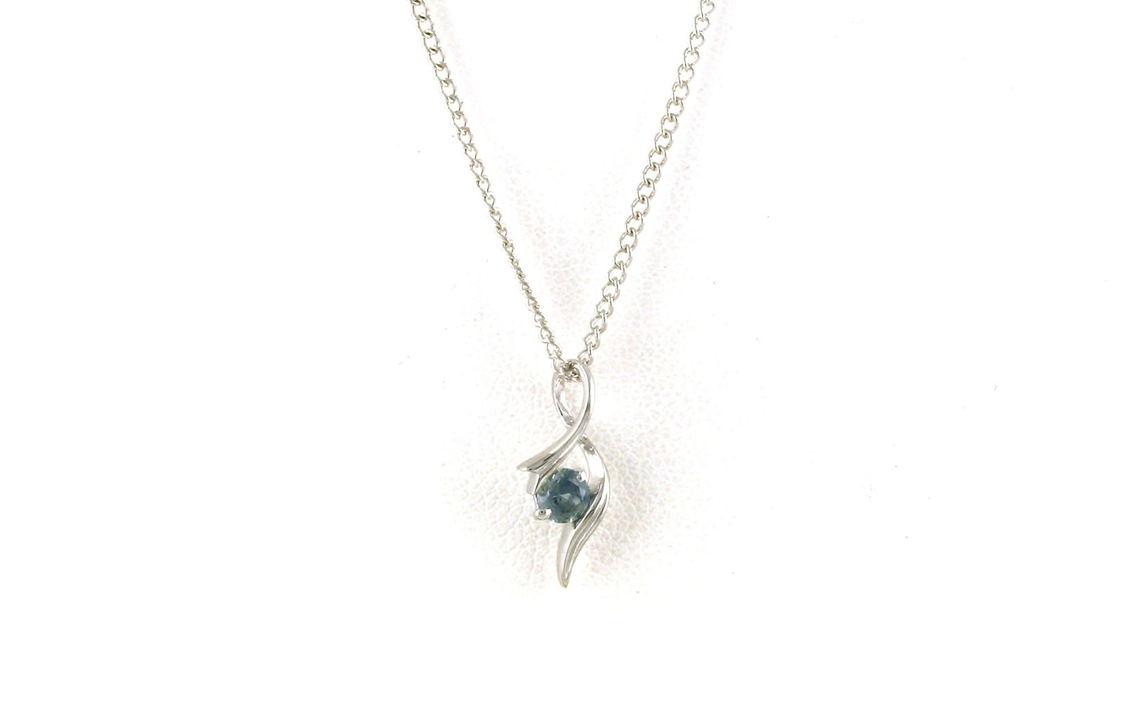 Solitaire Swoop Montana Sapphire Necklace in Sterling Silver (0.23ct)