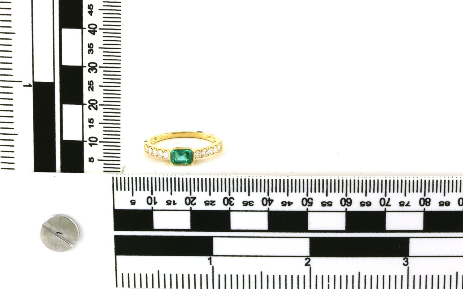 Bezel-Set Emerald with Pave Diamond Shank Ring in Yellow Gold (0.80cts TWT) scale