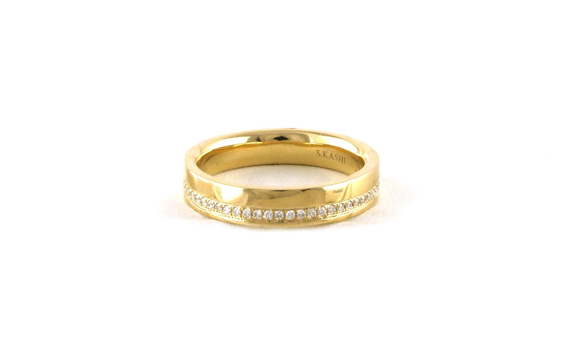 Polished with Diamond Pave Wedding Band in Yellow Gold (0.13cts TWT)