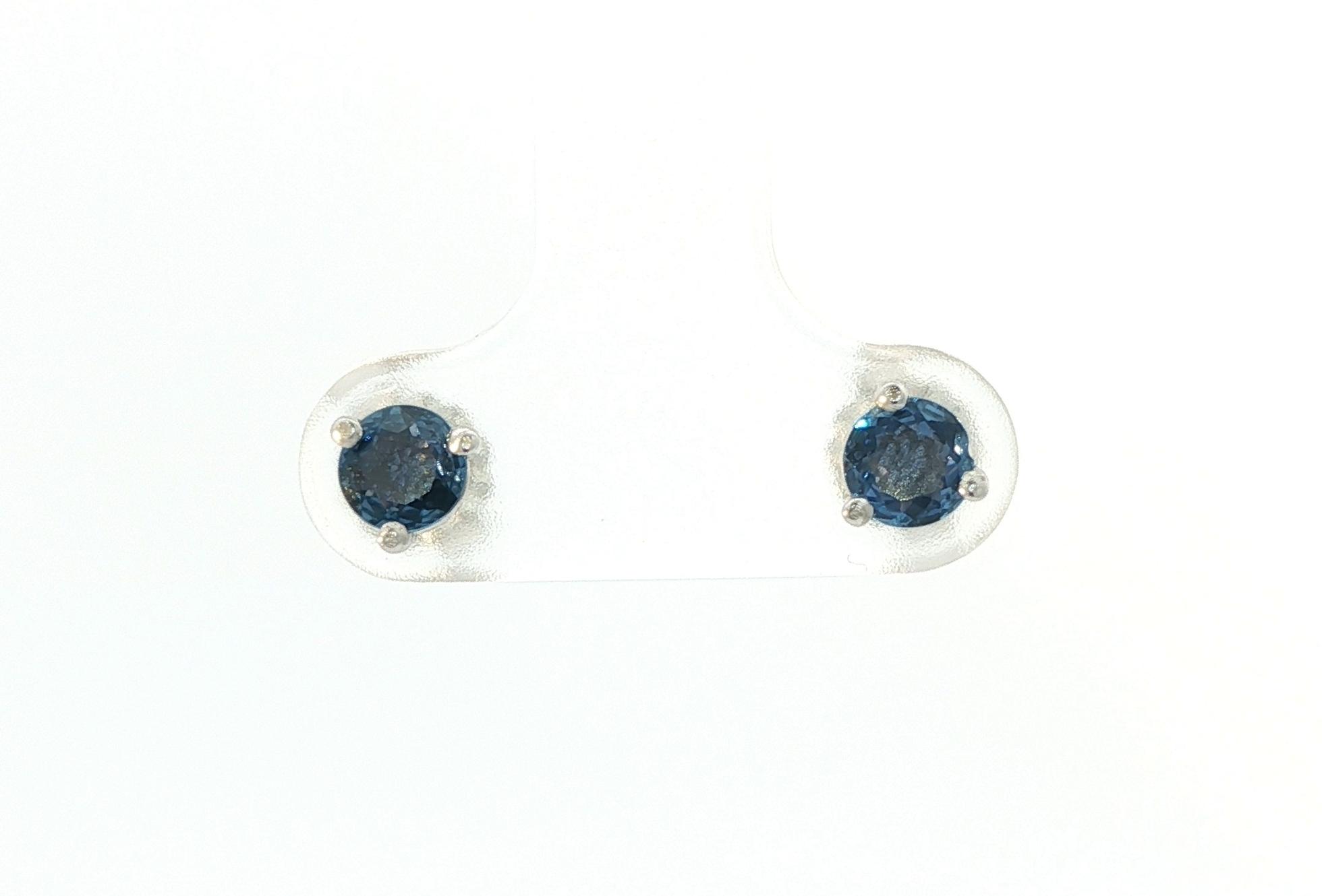 3-Prong Montana Yogo Sapphire Stud Earrings in White Gold (0.87cts TWT)