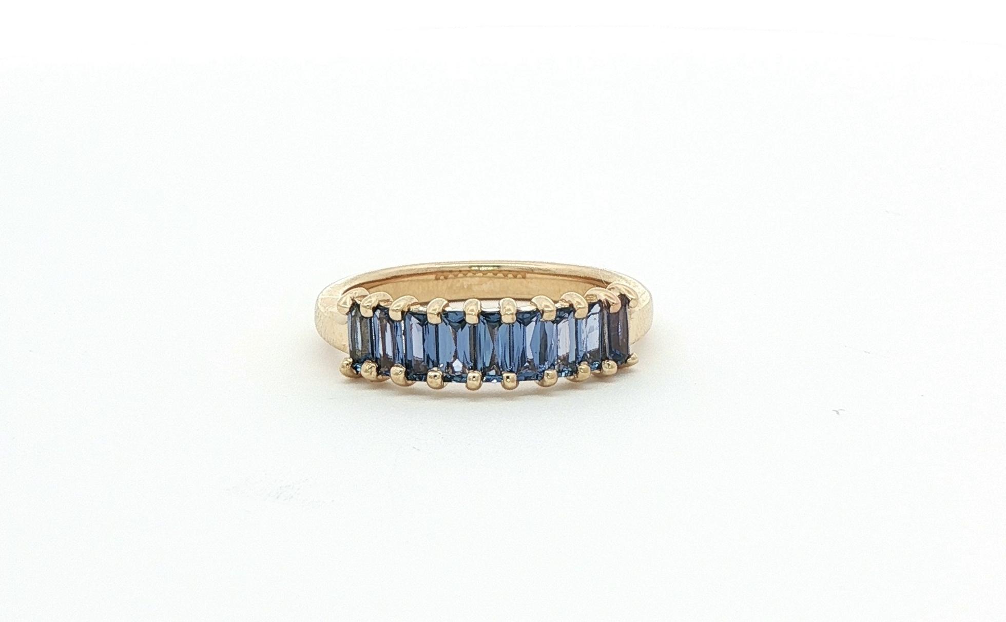 9-Stone Shared-Prong Montana Sapphire Ring in Yellow Gold (1.06cts TWT)