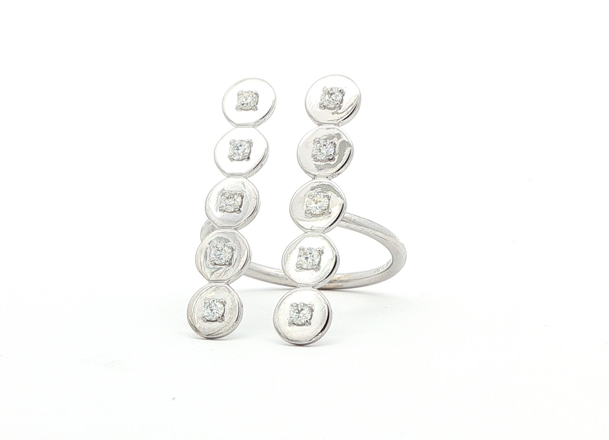 Estate Piece: Split Row Diamond Ring in White Gold (0.29cts TWT)