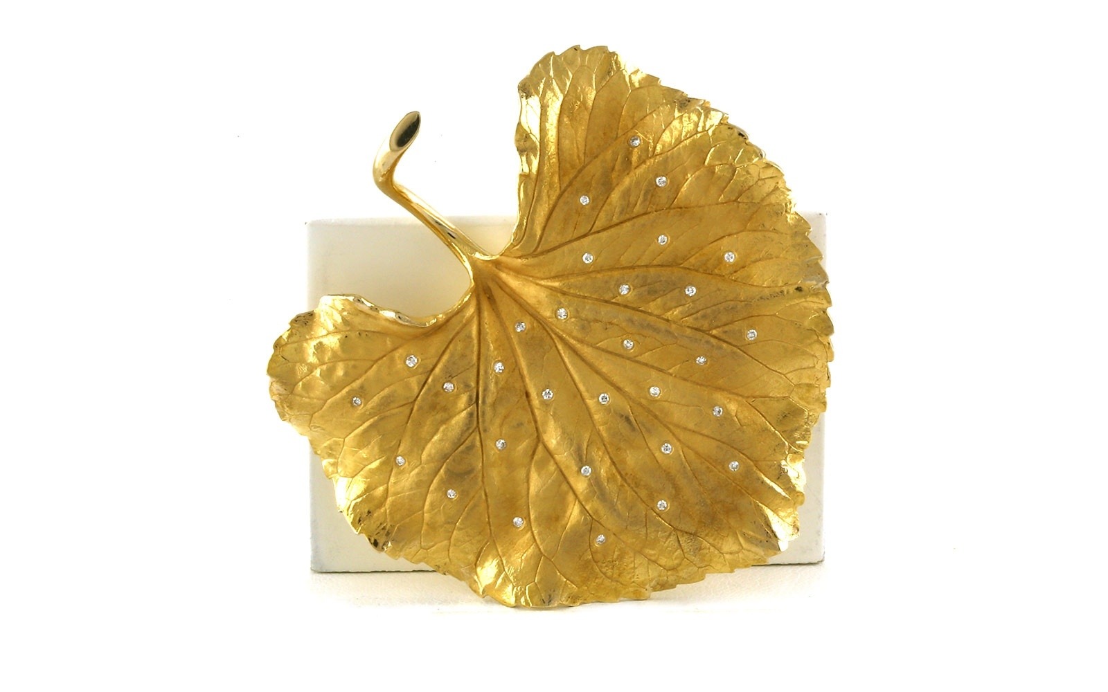 Estate Piece: Diamond Leaf Pin in Yellow Gold (0.25cts TWT)