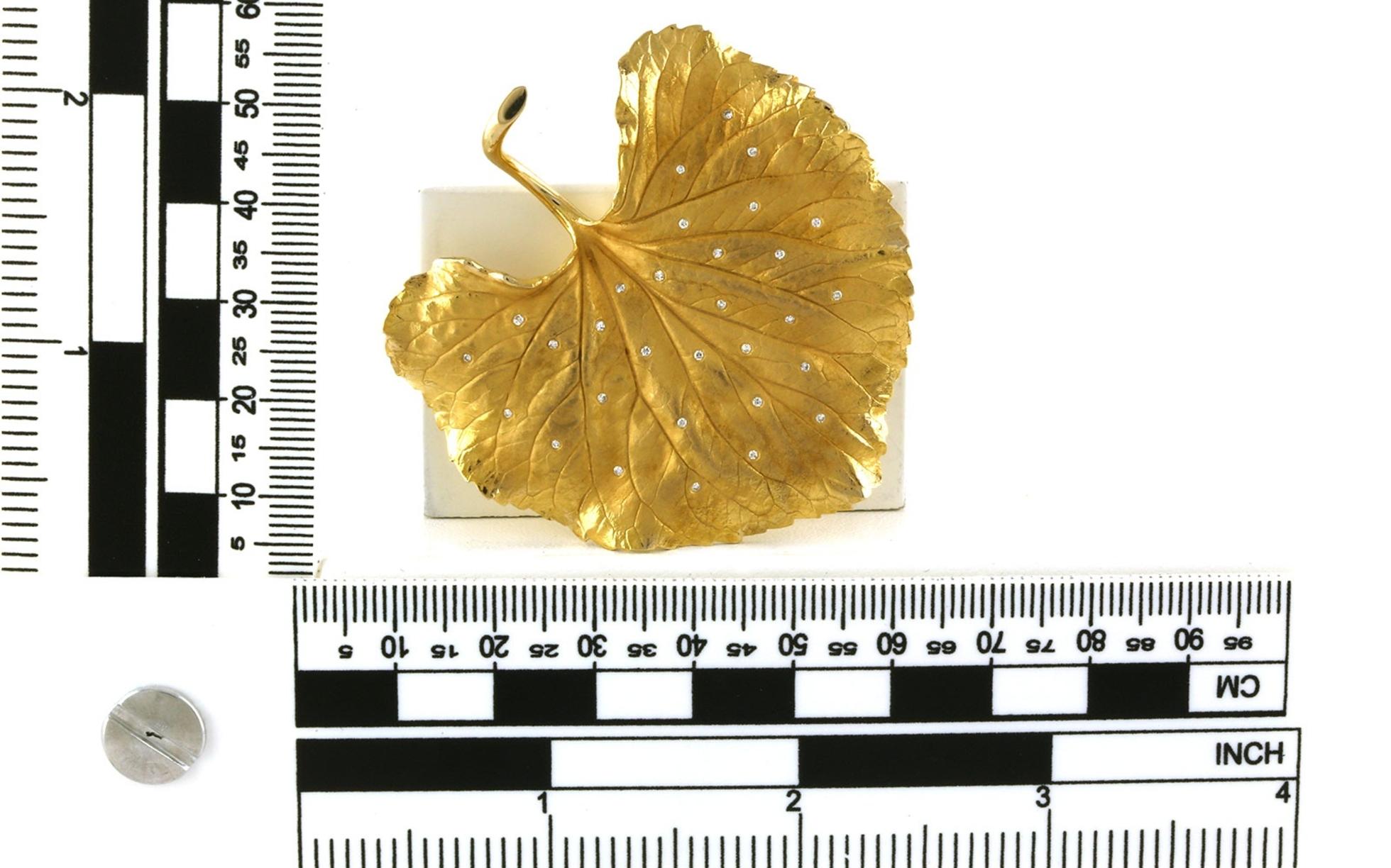 Estate Piece: Diamond Leaf Pin in Yellow Gold (0.25cts TWT) scale