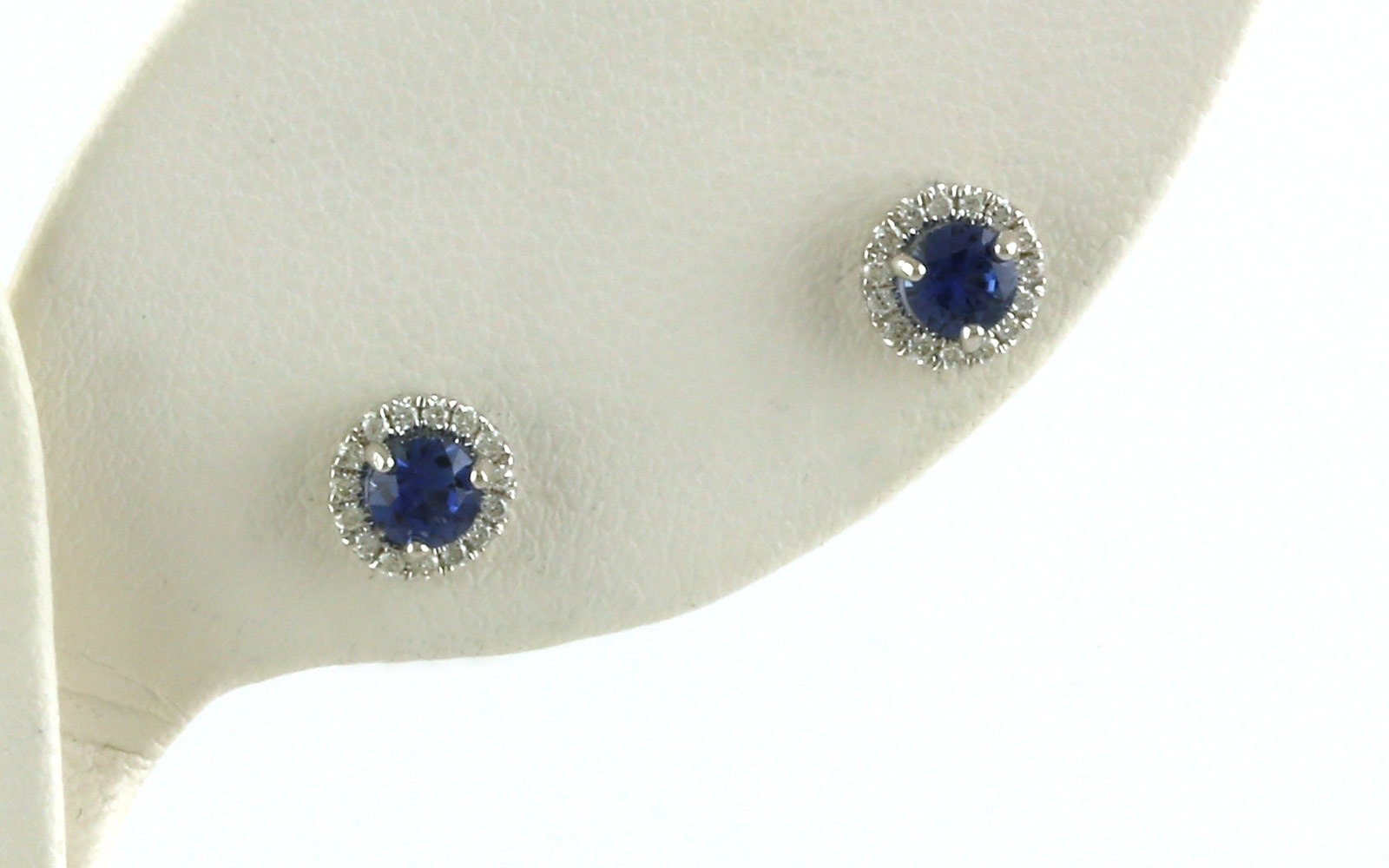 Montana Yogo Sapphire and Diamond Halo Stud Earrings in White Gold (0.59cts TWT)