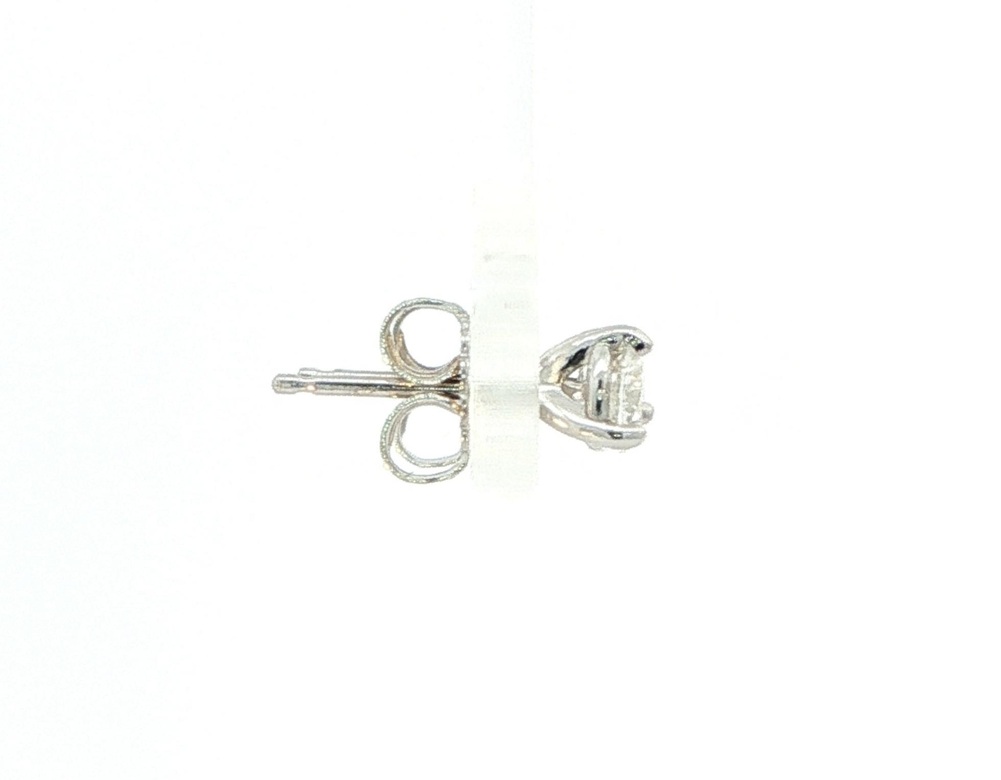 3-Prong Diamond Stud Earrings in White Gold (0.53cts TWT) side