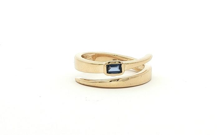content/products/Bypass Style Bezel-Set Montana Yogo Ring in Yellow Gold (0.25ct)