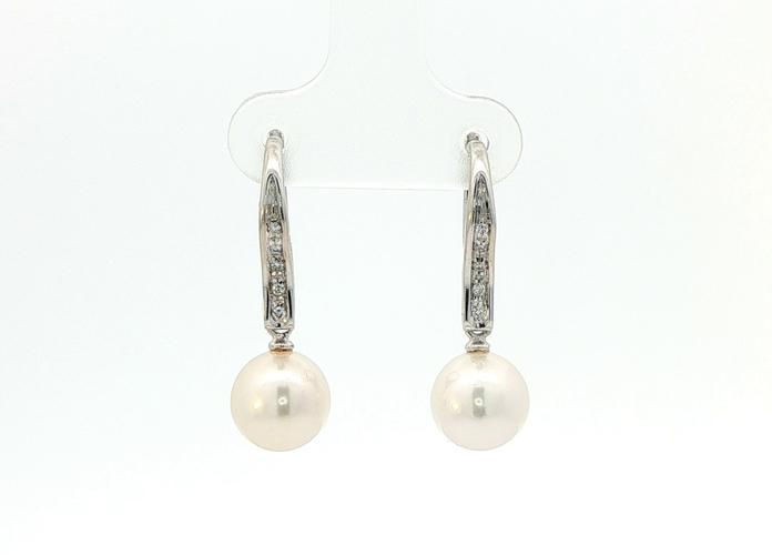 content/products/Estate Piece: Salviani Pearl and Diamond Leverback Earrings in White Gold (0.10cts TWT)