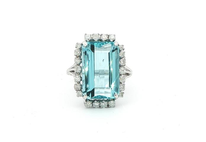 content/products/Estate Piece: Aquamarine and Diamond Halo Ring in White Gold (15.50cts TWT)