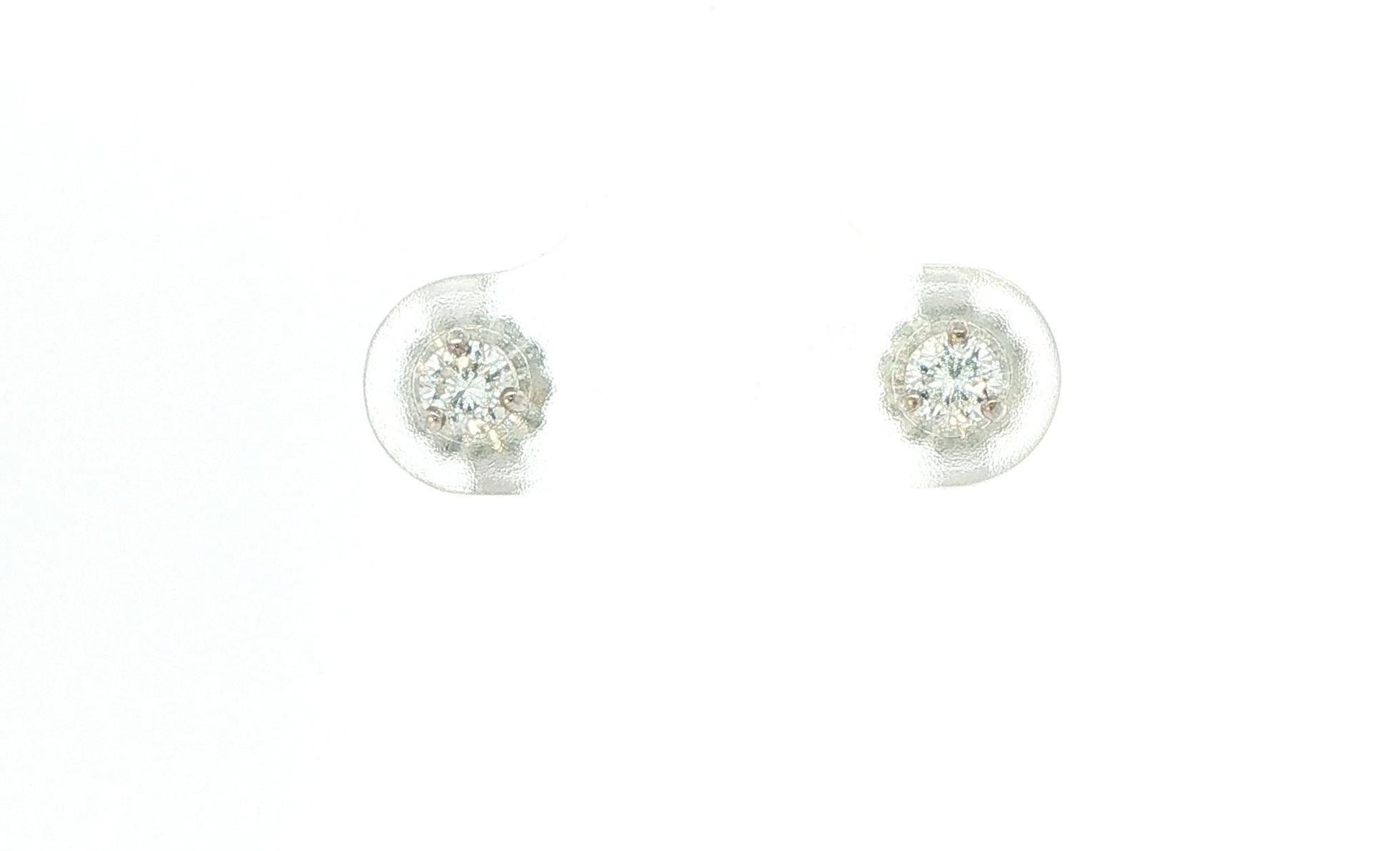 3-Prong Diamond Stud Earrings in White Gold (0.30cts TWT)