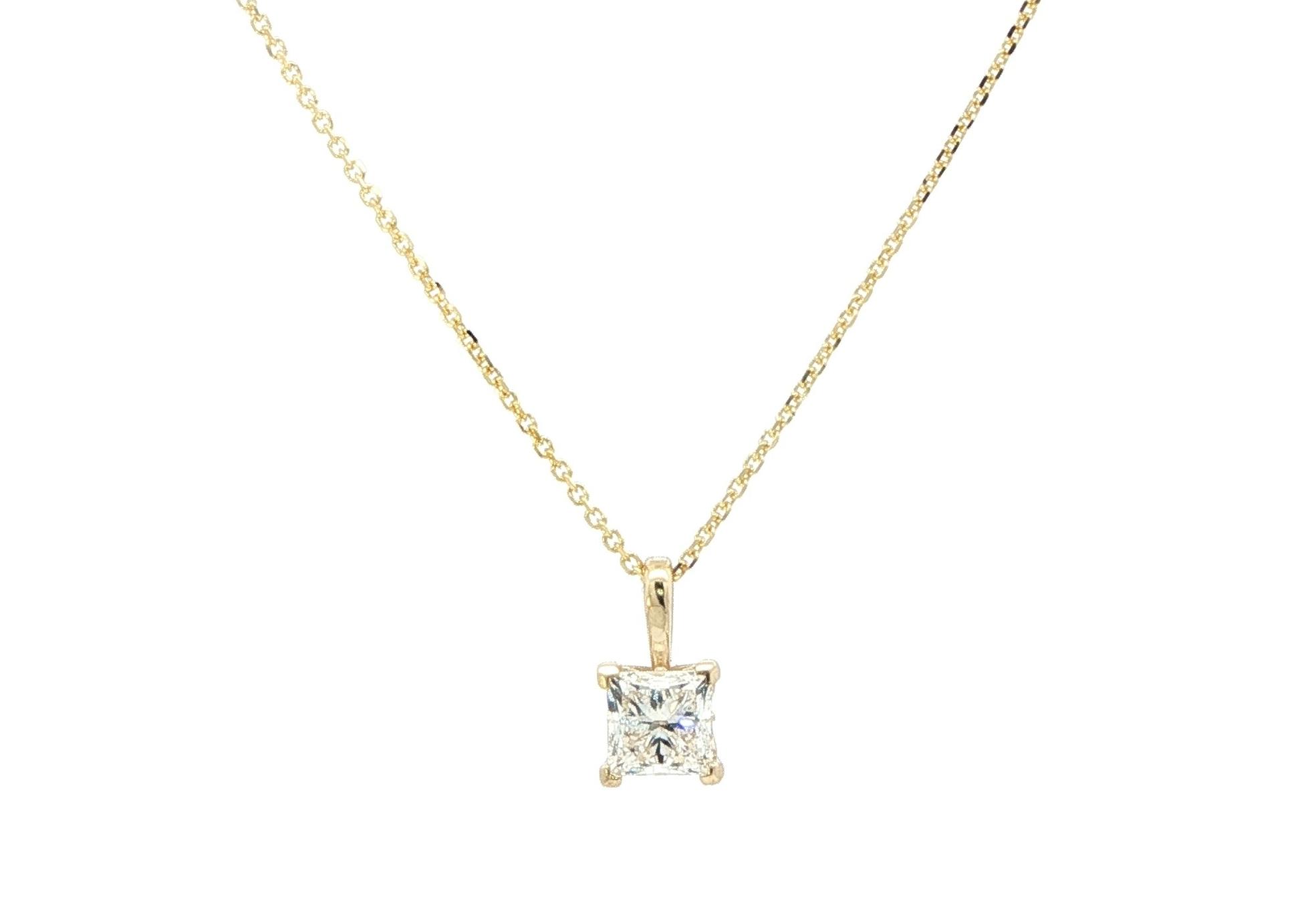 4-Prong Fleur-De-Lis Diamond Solitaire Necklace in Yellow Gold (0.70ct)