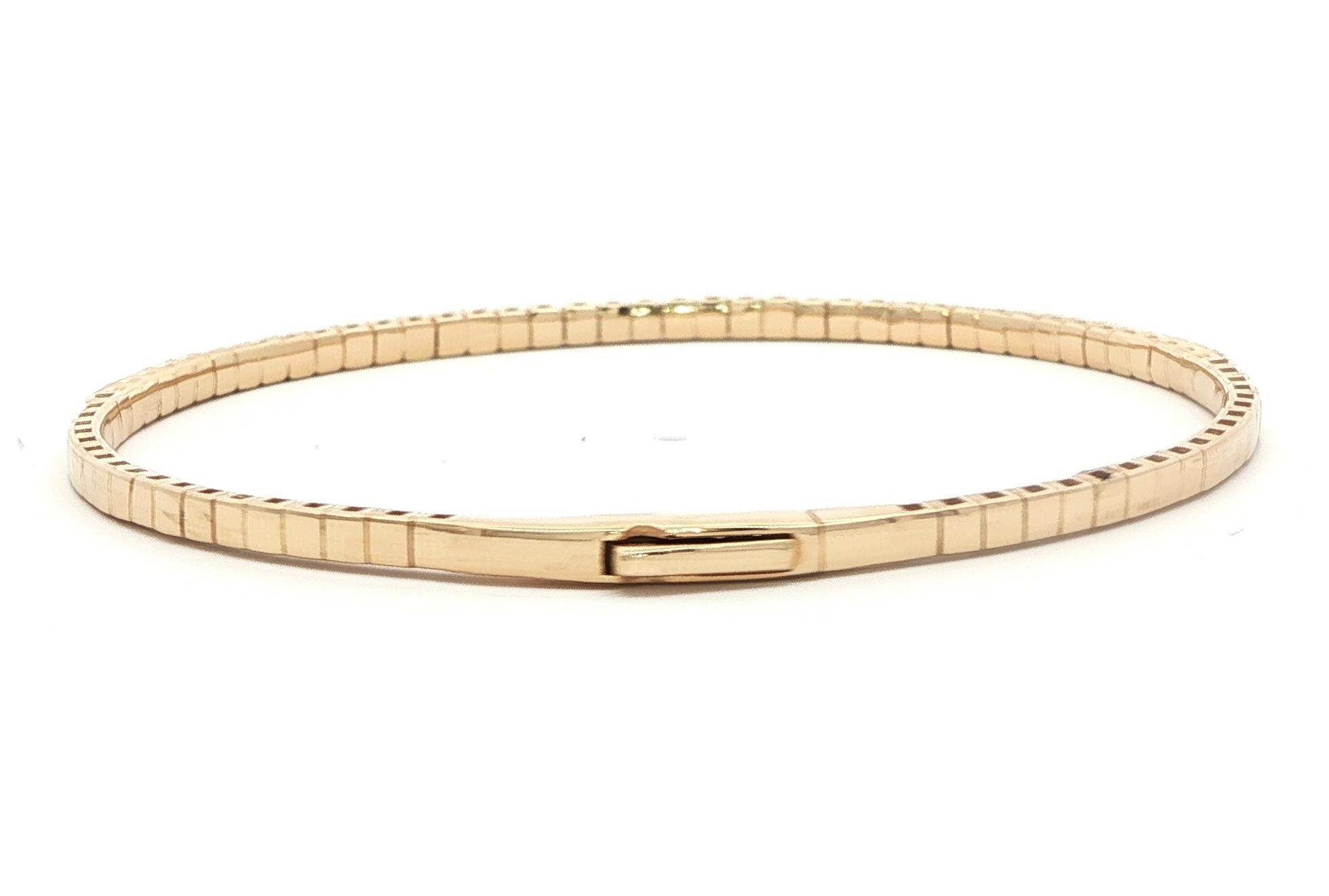 Alternating Montana Yogo Sapphire and Diamond Flexi-Cuff Bracelet in Yellow Gold (1.00cts TWT) back