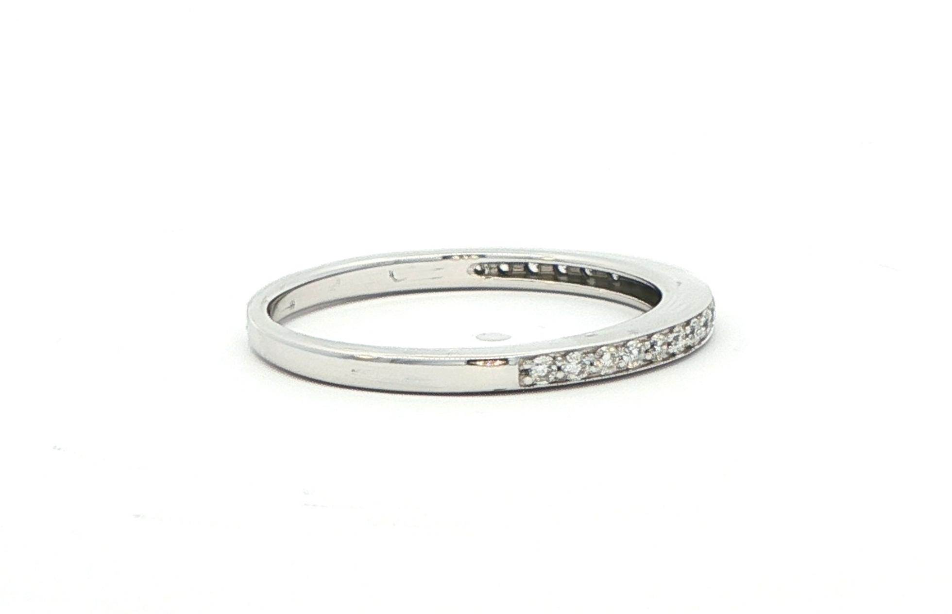 Estate Piece: 21-Stone Diamond Pave Band in White Gold (0.21cts TWT) side