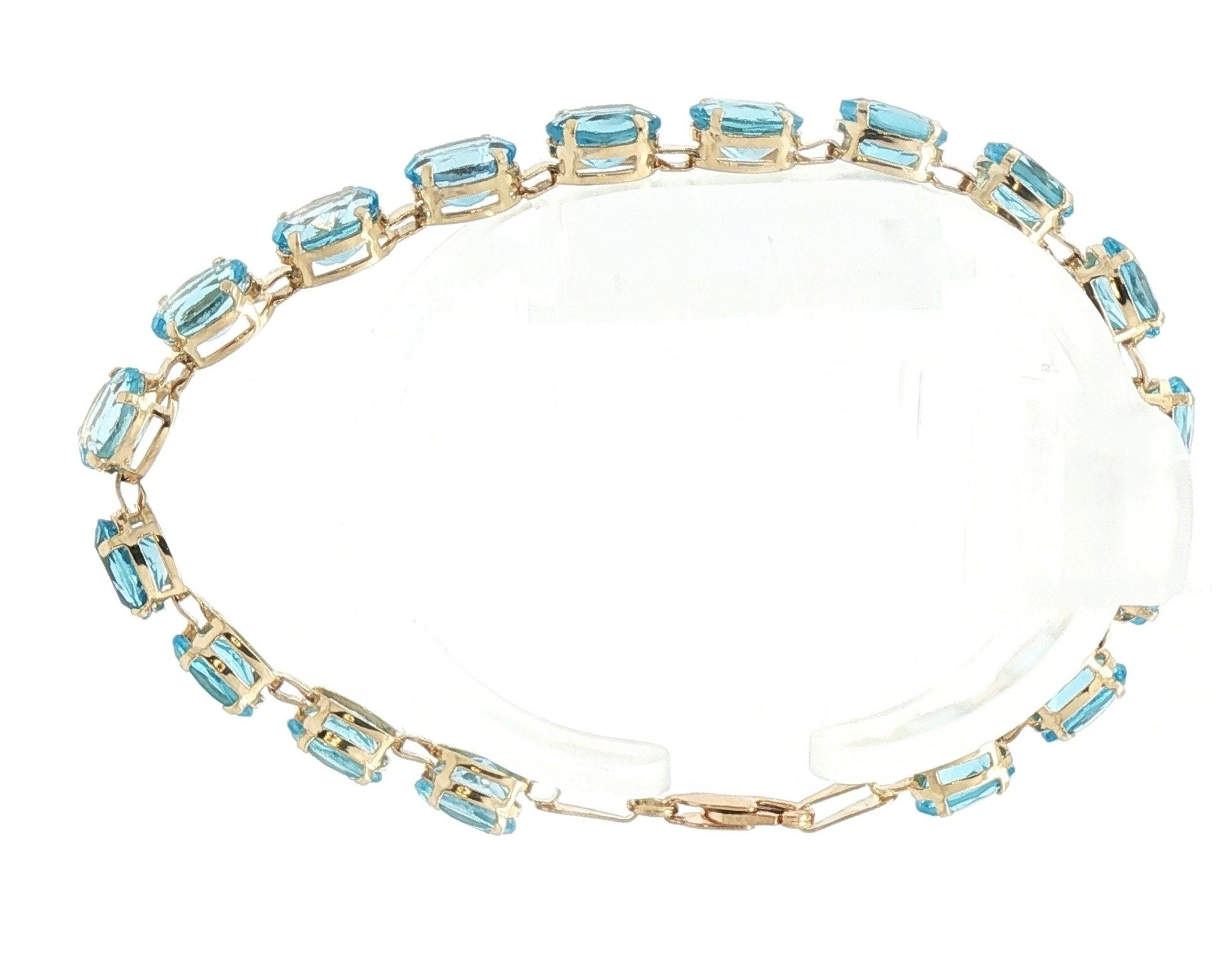 Estate Piece: 4-Prong Blue Topaz "Tennis" Bracelet in Yellow Gold (17.00cts TWT) side
