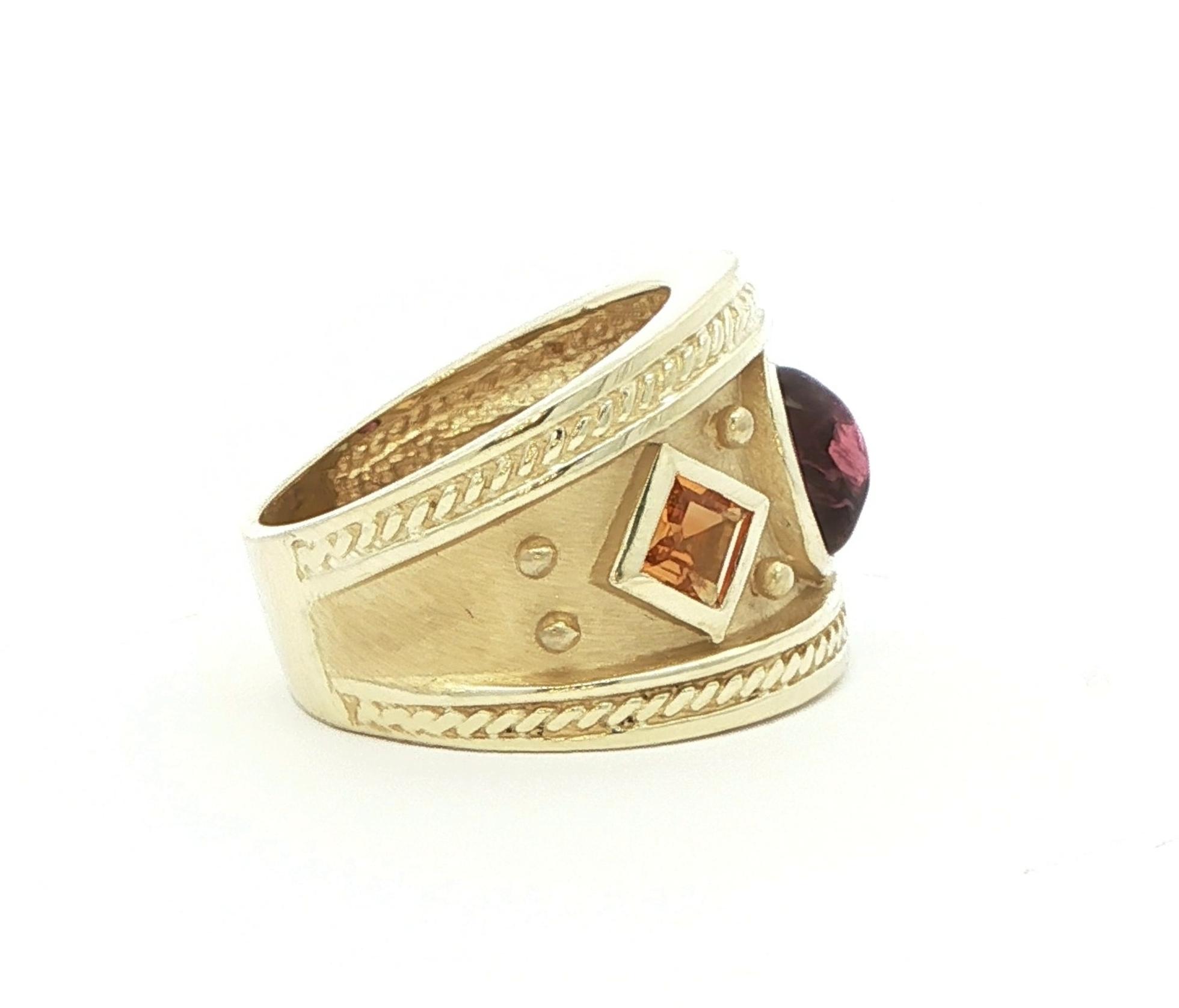 Estate Piece: 3-Stone Wide Etrusscan-Style Pink Tourmaline and Citrine and Peridot Ring in Yellow Gold (1.50cts TWT) side