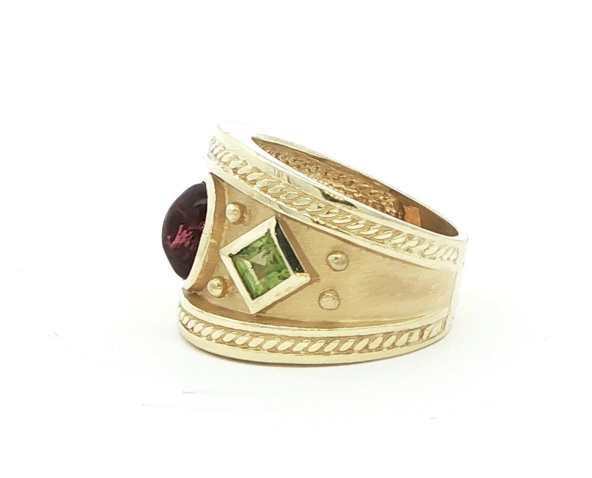 Estate Piece: 3-Stone Wide Etrusscan-Style Pink Tourmaline and Citrine and Peridot Ring in Yellow Gold (1.50cts TWT) side