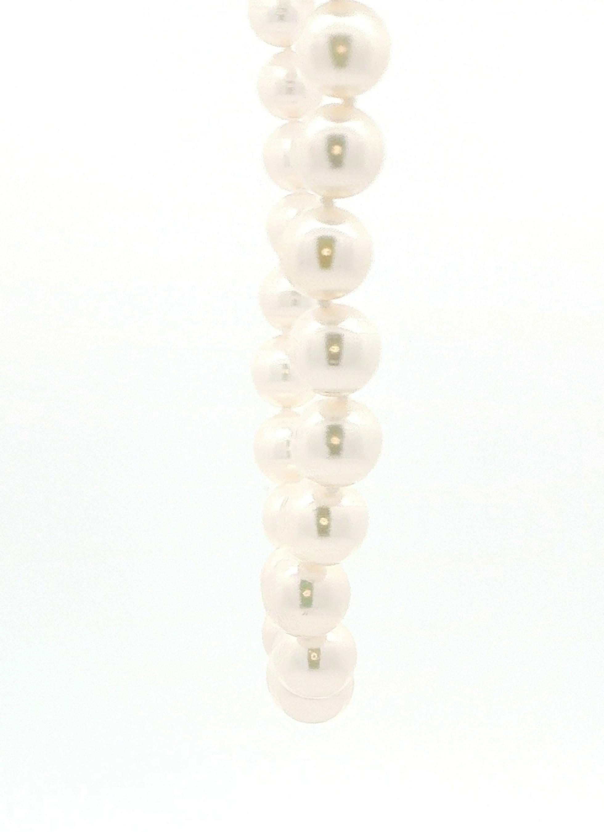 Estate Piece: Single Strand Akoya Pearl Necklace in Yellow Gold side