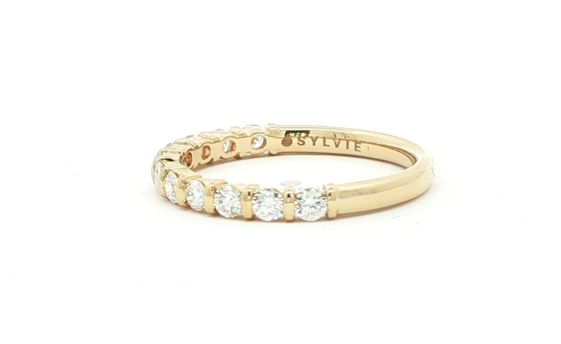11-Stone Bar-Set Diamond Band in Yellow Gold (0.50cts TWT) side