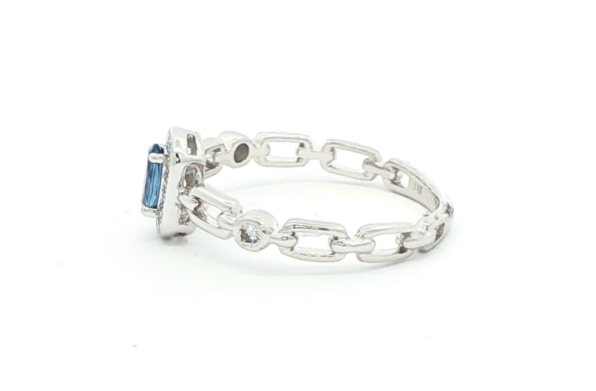 Oval Montana Yogo Sapphire and Diamond Halo with Chain Link Shank Ring in White Gold (0.32cts TWT) side