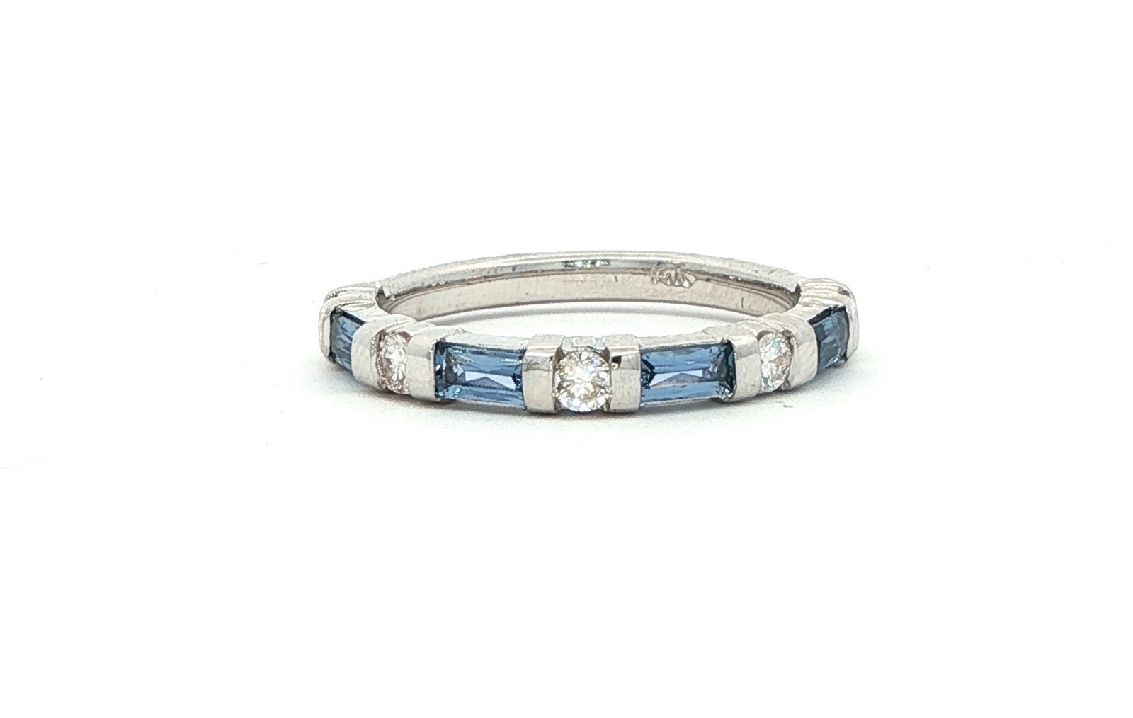 Alternating Montana Yogo Sapphire and Diamond Ring in White Gold (0.66cts TWT)