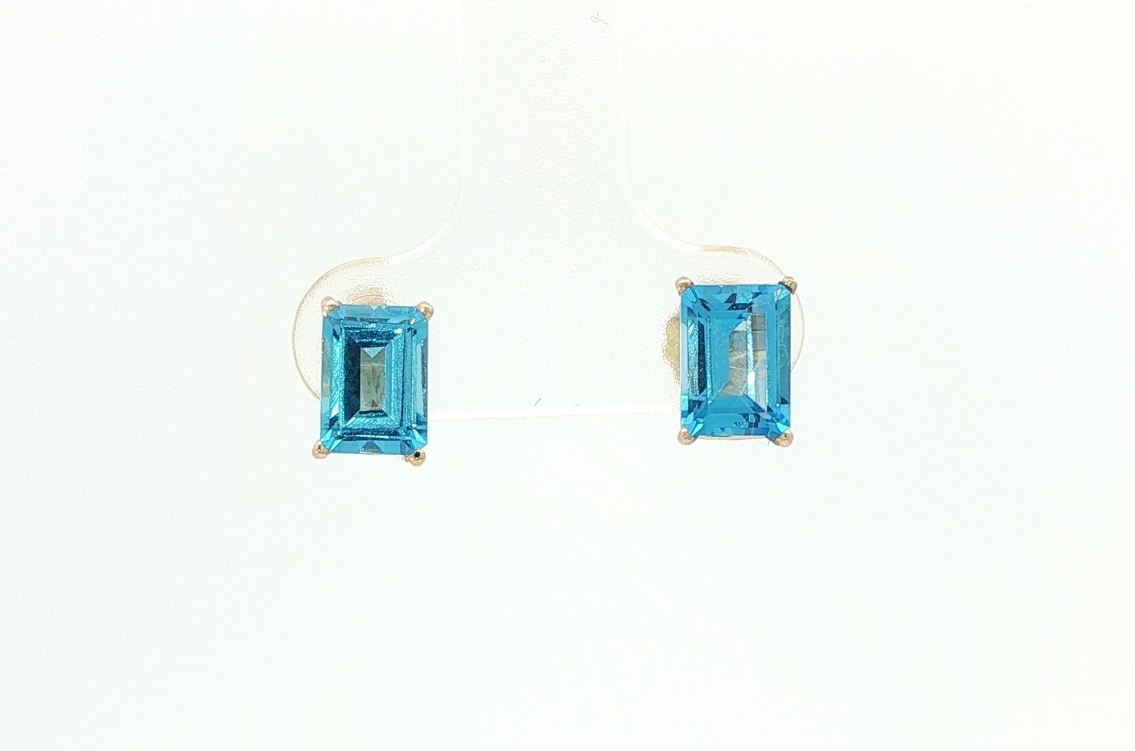 Estate Piece: 4-Prong Blue Topaz Stud Earrings in Yellow Gold (2.00cts TWT)