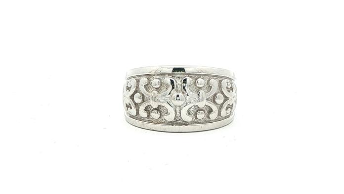 content/products/Estate Piece: Wide Filigree Style Ring in White Gold