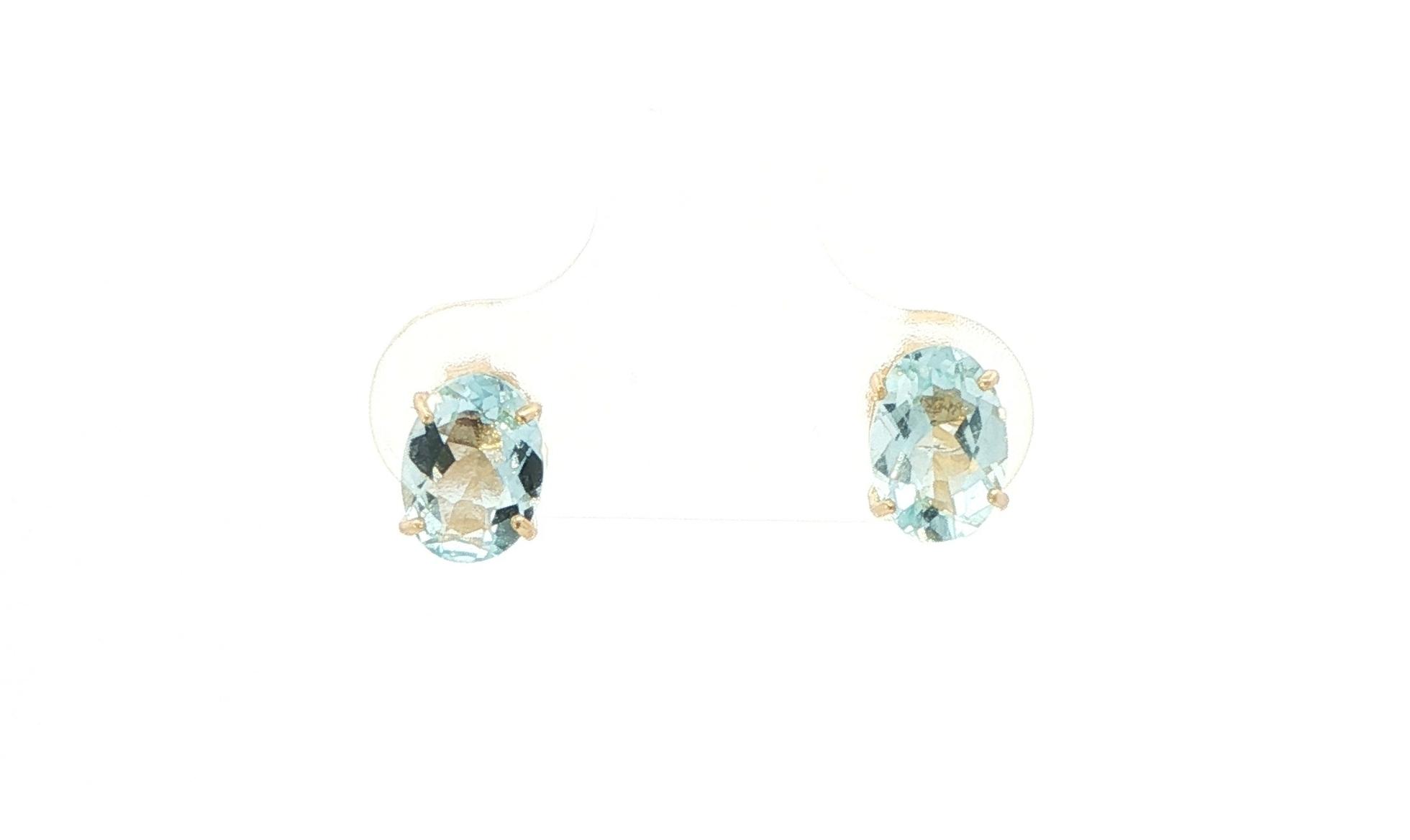 Estate Piece: 4-Prong Aquamarine Stud Earrings in Yellow Gold (0.50cts TWT)
