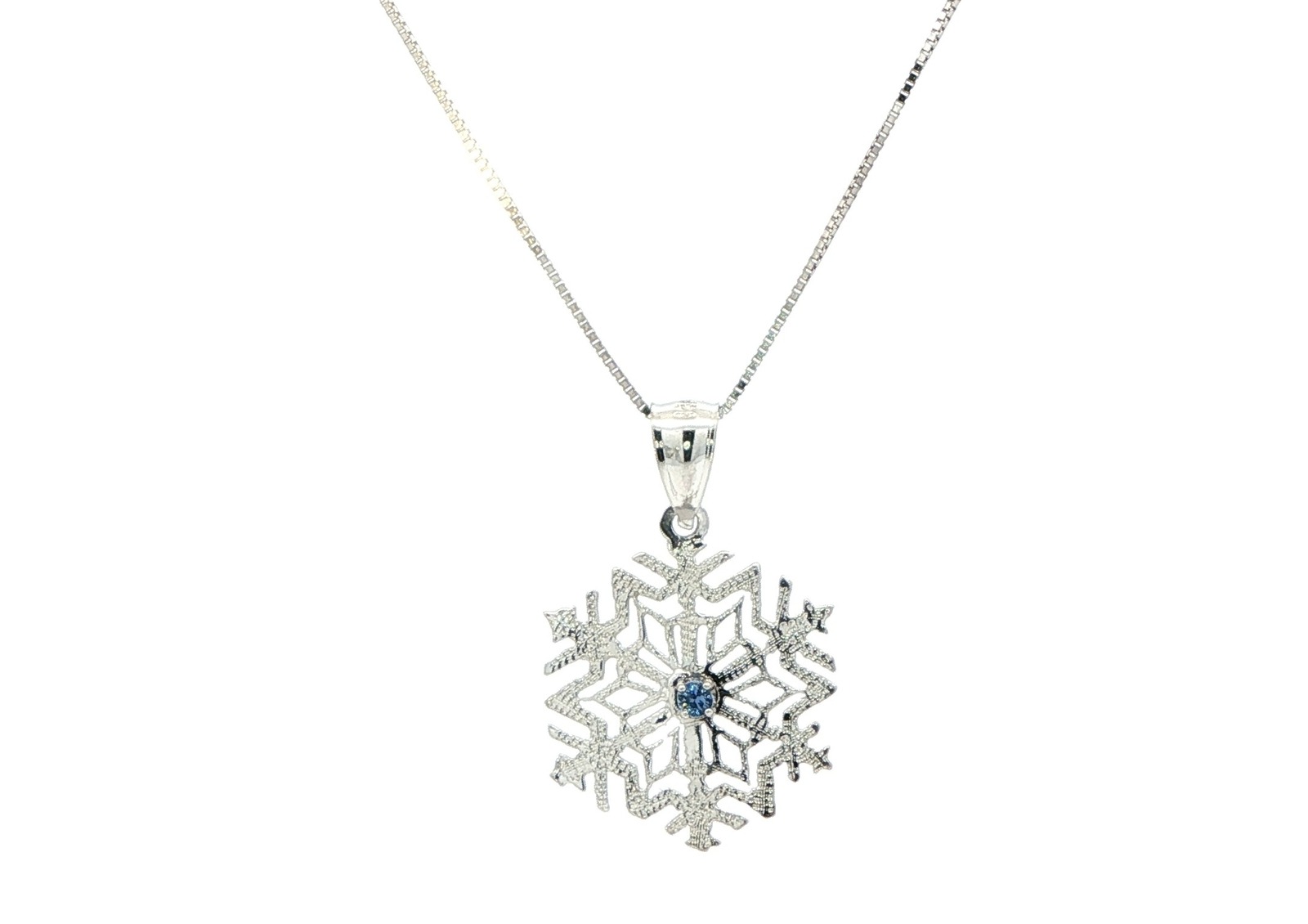 Snowflake Montana Yogo Sapphire Necklace in White Gold (0.03ct)