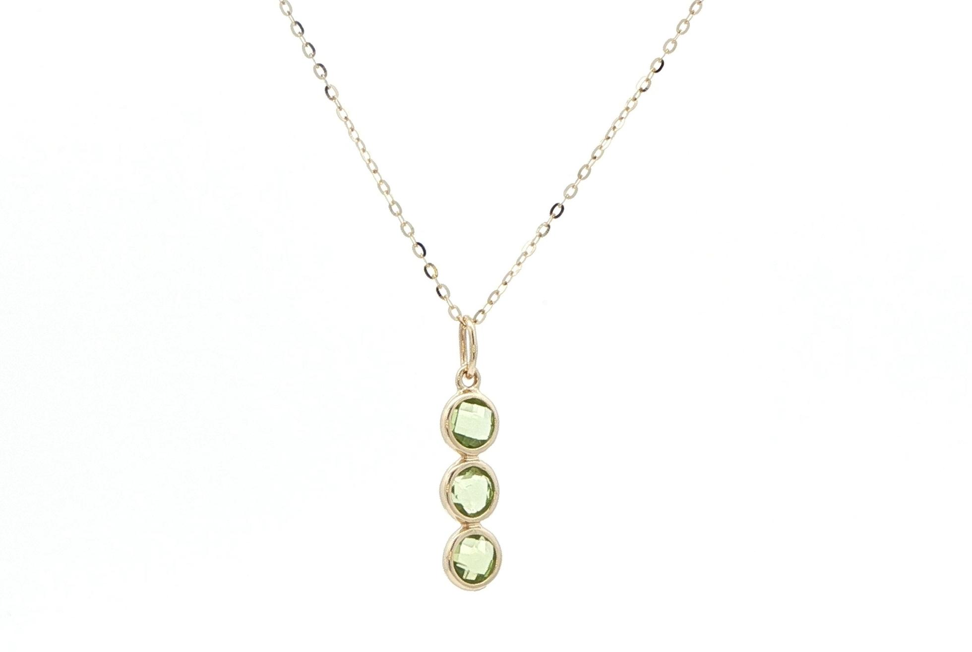 Three-Stone Peridot Vertical Bar Necklace in Yellow Gold (0.75cts TWT)