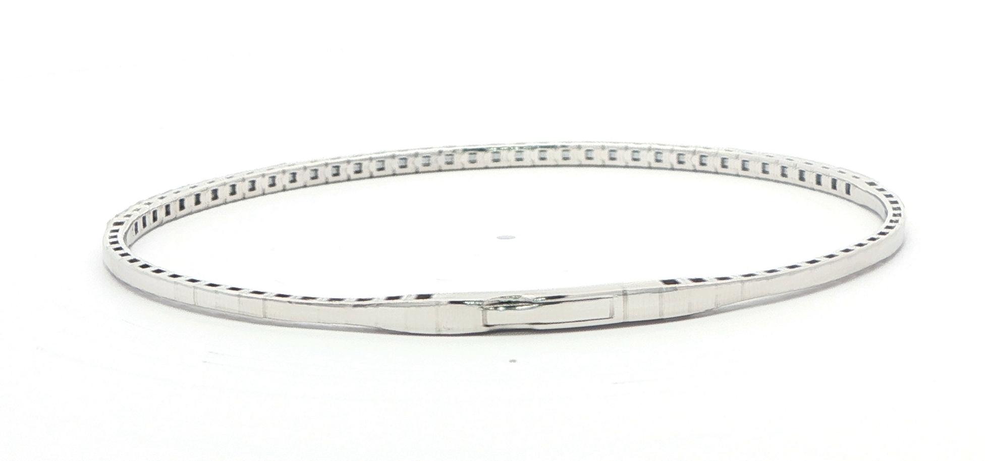 Prong-Set Flexible Diamond Bangle Bracelet in White Gold (1.00cts TWT) back