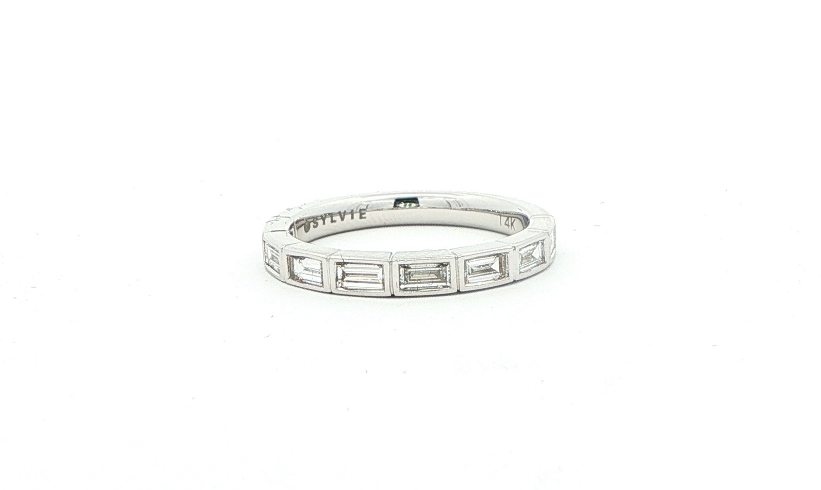 8-Stone Bezel-Set Diamond Band in White Gold (0.70cts TWT)