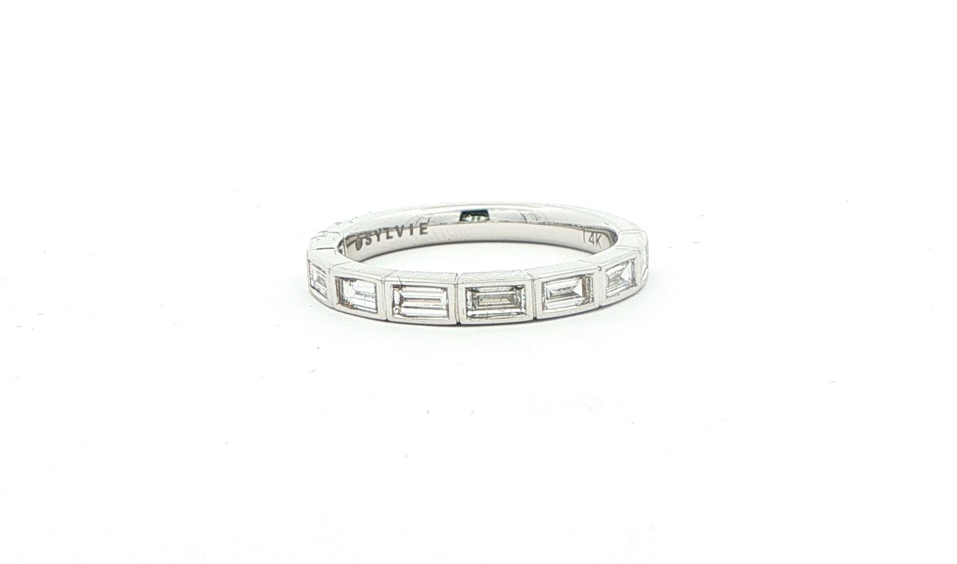 8-Stone Bezel-Set Diamond Band in White Gold (0.70cts TWT)