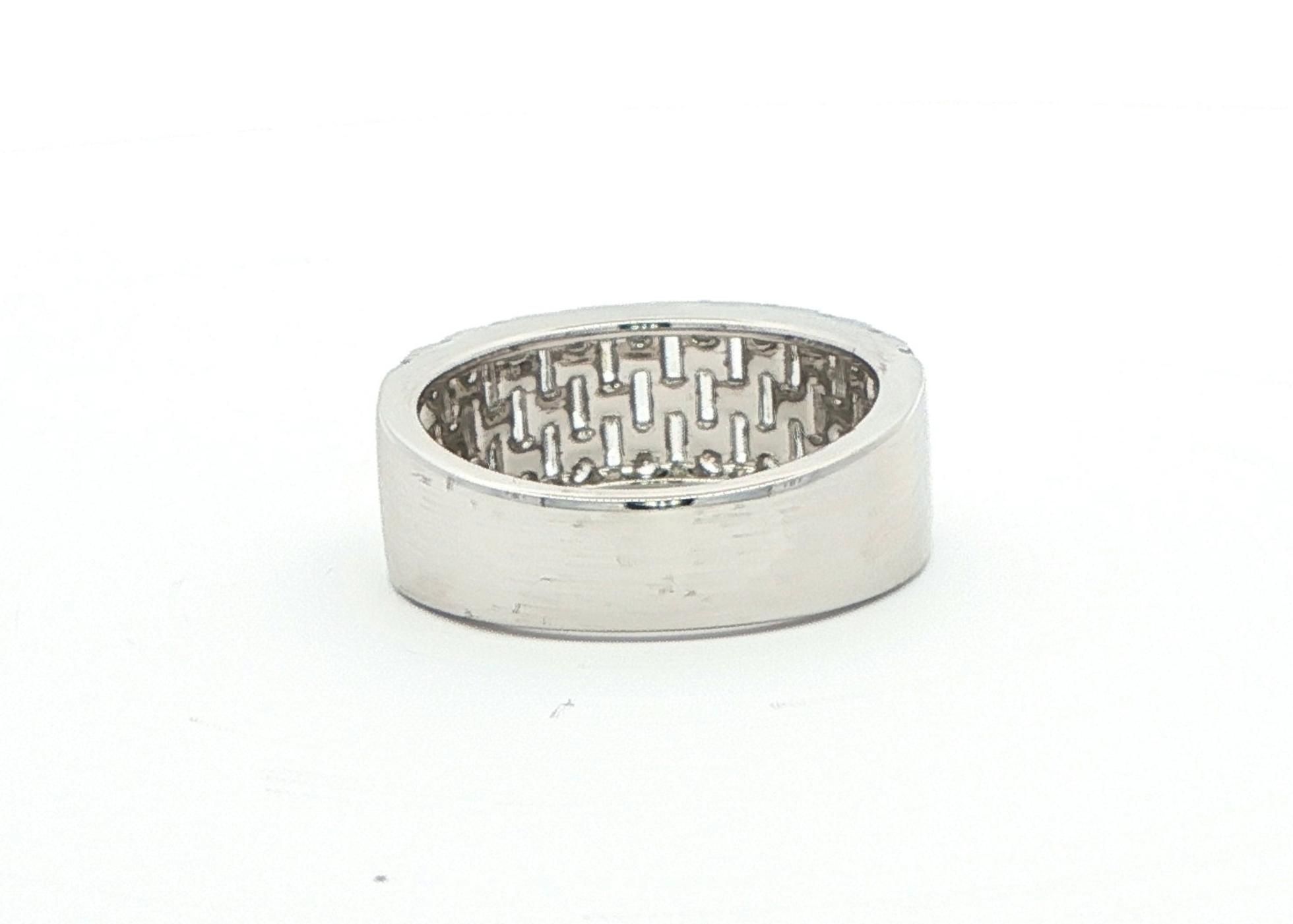 Wide Diamond Fashion Band in White Gold (1.27cts TWT) back