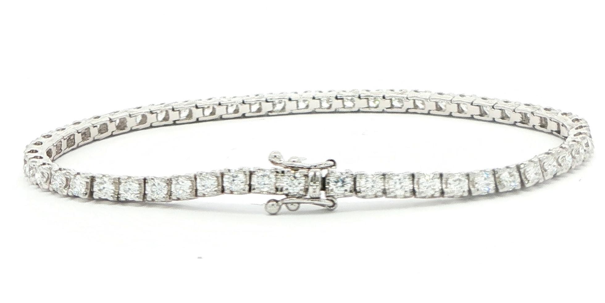 Diamond Tennis Bracelet in White Gold (2.33cts TWT) back